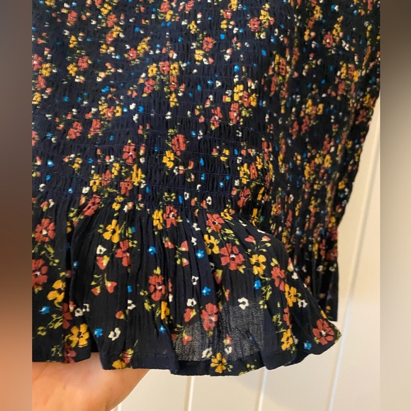I the wind black blouse floral top small - Picture 3 of 7